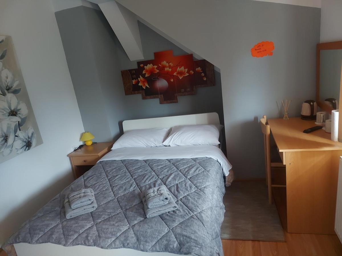 Guest House Neno Ogulin Ngoại thất bức ảnh