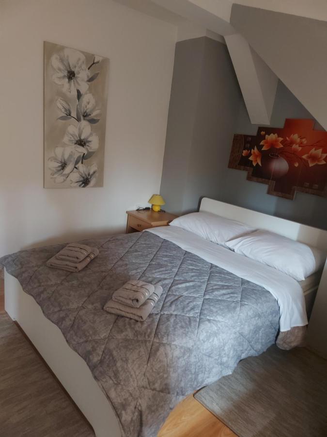 Guest House Neno Ogulin Ngoại thất bức ảnh