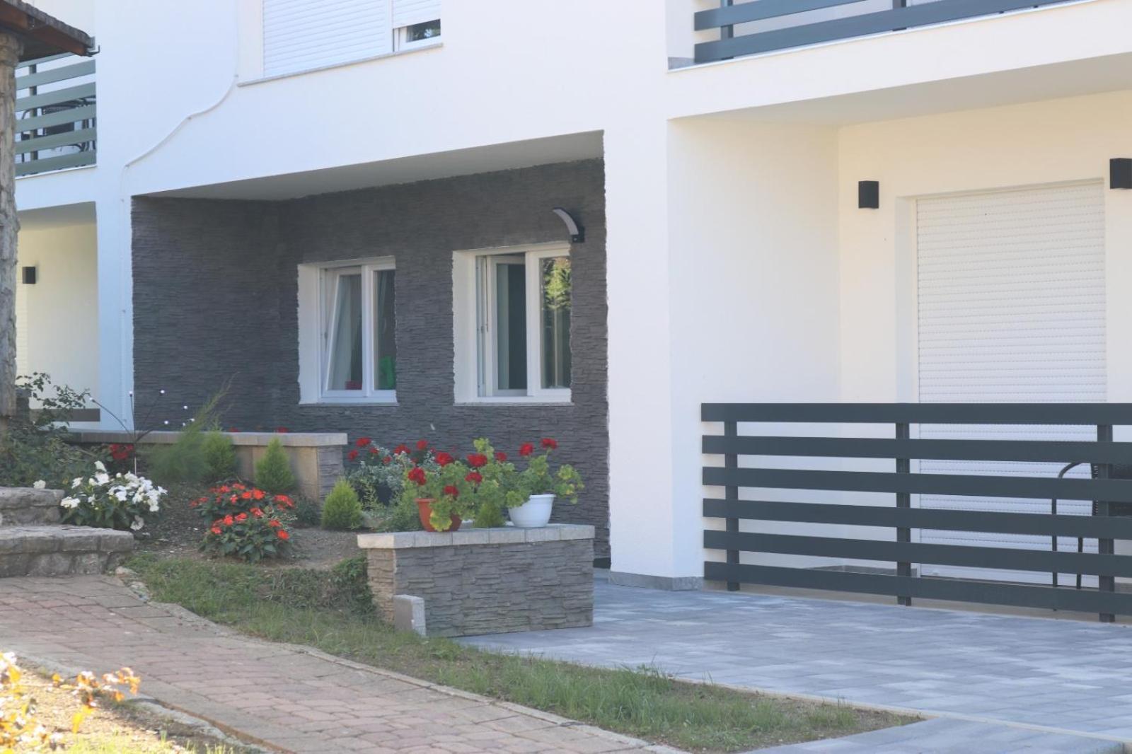 Guest House Neno Ogulin Ngoại thất bức ảnh